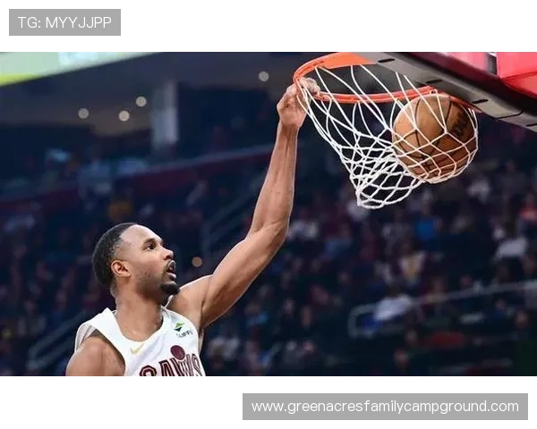 埃文·莫布里内线防守主导替补轮换 创造篮板对比新高提升球队防守稳定性