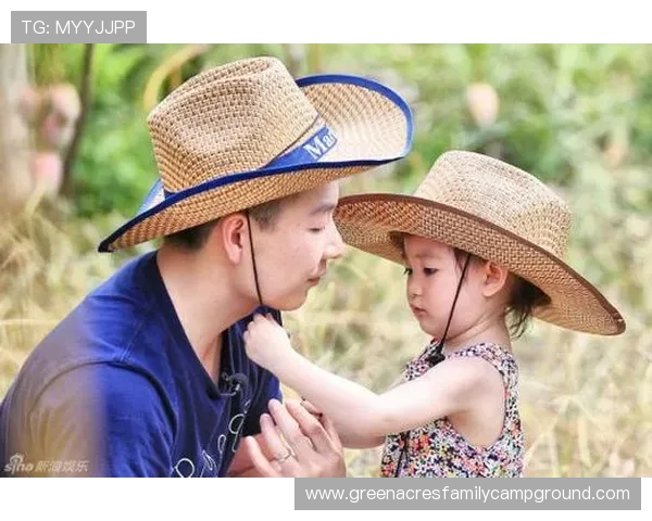 李小鹏一边低调养娃一边还是那种能把健身房当豪宅的人！