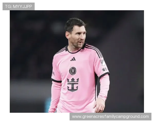 梅西居然在训练场外吃起了汉堡，全球球迷一脸懵逼